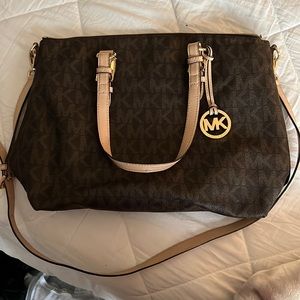 Micheal Kors purse